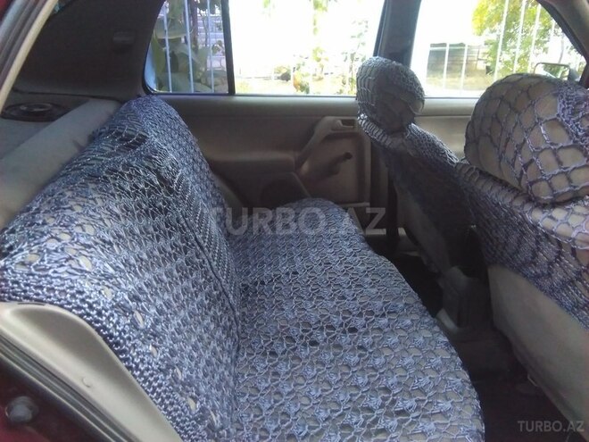 Volkswagen Vento 1992, 180,000 km - 1.8 l - Yevlax