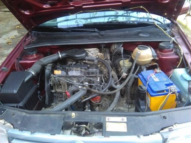 Volkswagen Vento 1992, 180,000 km - 1.8 l - Yevlax