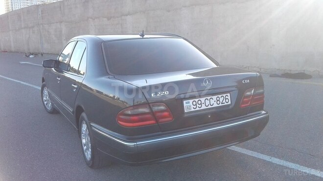 Mercedes E 220 2001, 216,000 km - 2.2 l - Sumqayıt