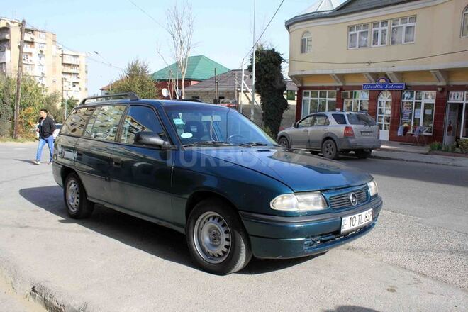 Opel Astra 1995, 450,000 km - 1.6 l - Bakı
