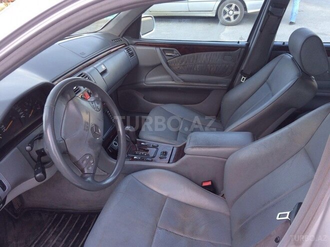 Mercedes E 270 2000, 290,000 km - 2.7 л - Bakı