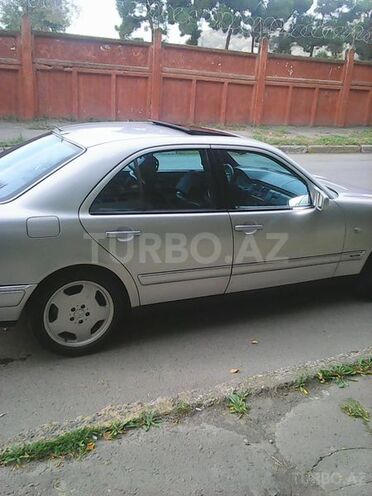 Mercedes E 240 1997, 185,000 km - 2.4 l - Mingəçevir