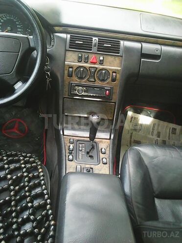 Mercedes E 240 1997, 185,000 km - 2.4 l - Mingəçevir