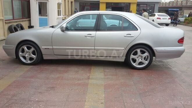 Mercedes E 200 2000, 211,000 km - 2.0 l - Bakı