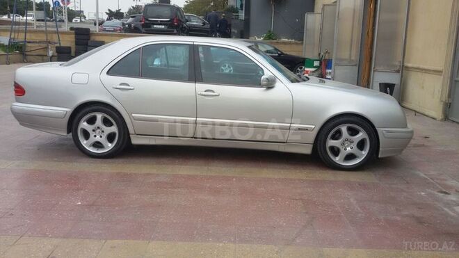 Mercedes E 200 2000, 211,000 km - 2.0 l - Bakı