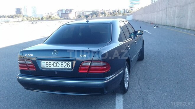Mercedes E 220 2001, 386,750 km - 2.2 l - Bakı