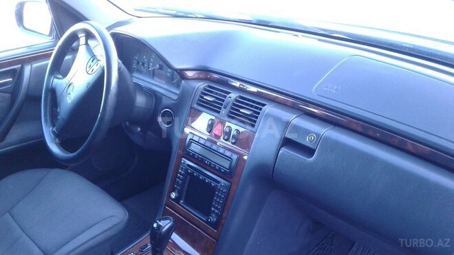Mercedes E 220 2001, 386,750 km - 2.2 l - Bakı