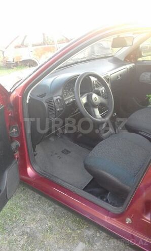 Volkswagen Polo 1995, 268,617 km - 1.6 л - Qax