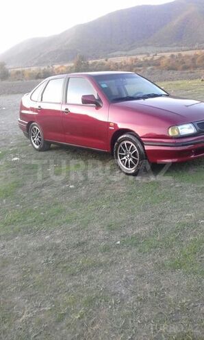 Volkswagen Polo 1995, 268,617 km - 1.6 л - Qax