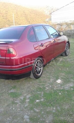 Volkswagen Polo 1995, 268,617 km - 1.6 л - Qax