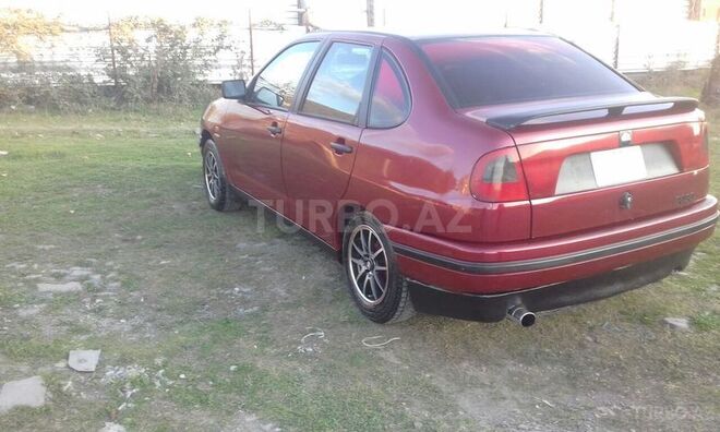 Volkswagen Polo 1995, 268,617 km - 1.6 л - Qax