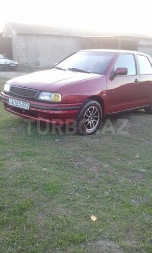 Volkswagen Polo 1995, 268,617 km - 1.6 л - Qax