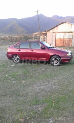 Volkswagen Polo 1995, 268,617 km - 1.6 л - Qax