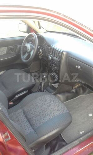 Volkswagen Polo 1995, 268,617 km - 1.6 л - Qax