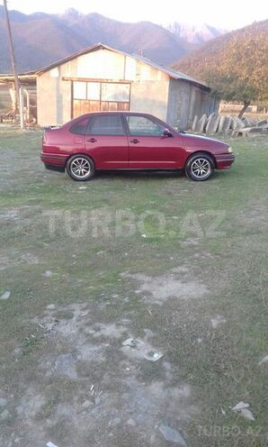 Volkswagen Polo 1995, 268,617 km - 1.6 л - Qax
