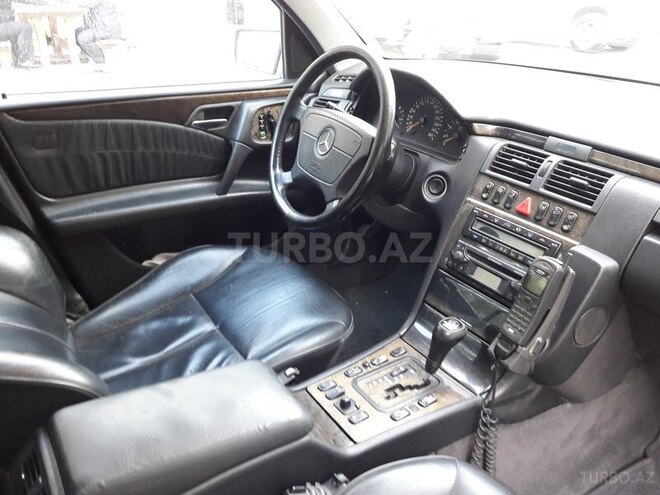 Mercedes E 280 1999, 248,000 km - 2.8 l - Bakı