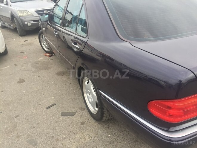 Mercedes E 240 1998, 216,000 km - 2.4 l - Bakı