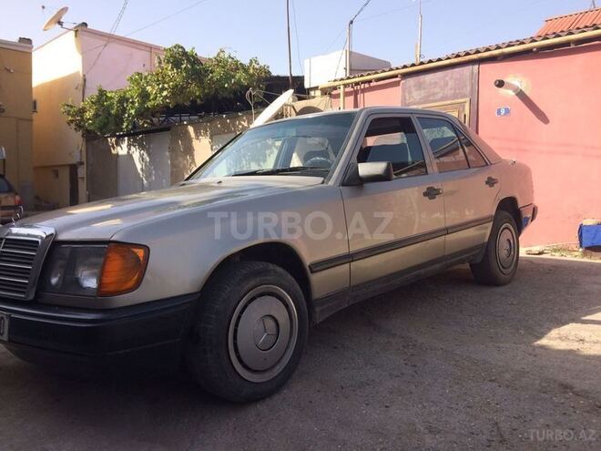 Mercedes E 230 1989, 420,516 km - 2.3 l - Bakı