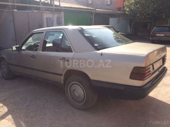 Mercedes E 230 1989, 420,516 km - 2.3 l - Bakı