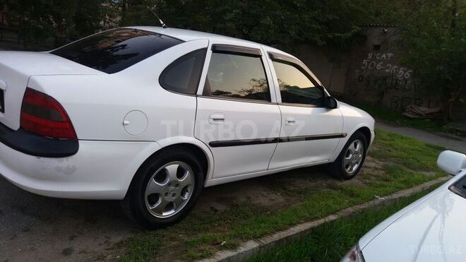 Opel Vectra 1998, 260,000 km - 1.8 l - Bakı