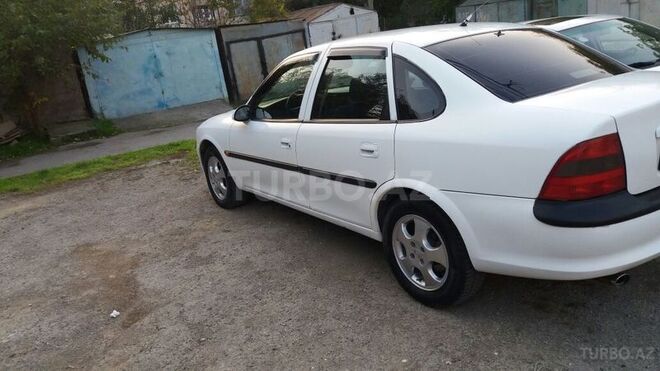 Opel Vectra 1998, 260,000 km - 1.8 l - Bakı