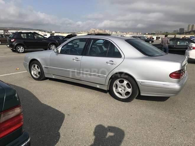 Mercedes E 240 2001, 257,700 km - 2.6 l - Bakı