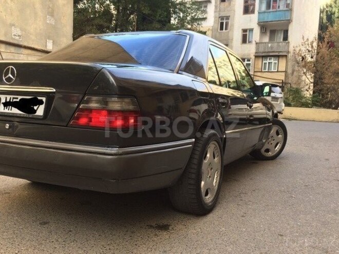 Mercedes E 320 1995, 167,500 km - 3.2 l - Bakı