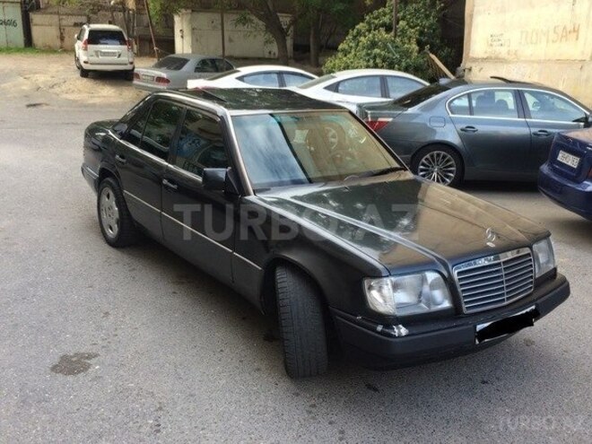 Mercedes E 320 1995, 167,500 km - 3.2 l - Bakı