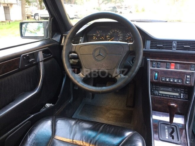 Mercedes E 320 1995, 167,500 km - 3.2 l - Bakı