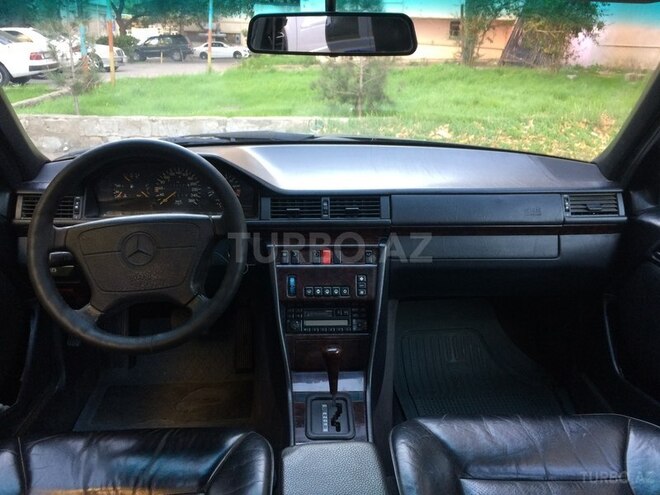Mercedes E 320 1995, 167,500 km - 3.2 l - Bakı