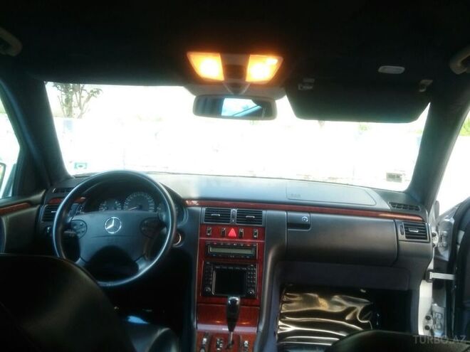 Mercedes E 270 2001, 316,800 km - 2.7 л - Bakı