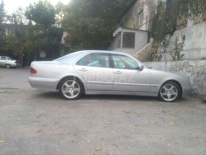 Mercedes E 270 2001, 316,800 km - 2.7 л - Bakı