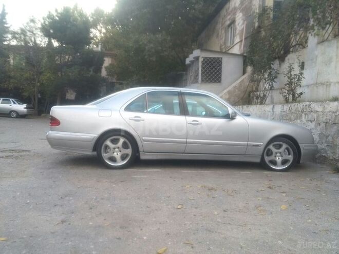 Mercedes E 270 2001, 316,800 km - 2.7 л - Bakı