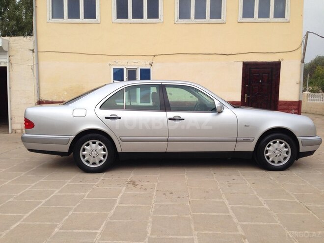 Mercedes E 240 1998, 209,000 km - 2.4 l - Salyan