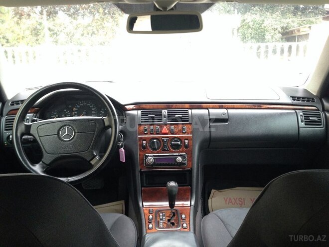 Mercedes E 240 1998, 209,000 km - 2.4 l - Salyan