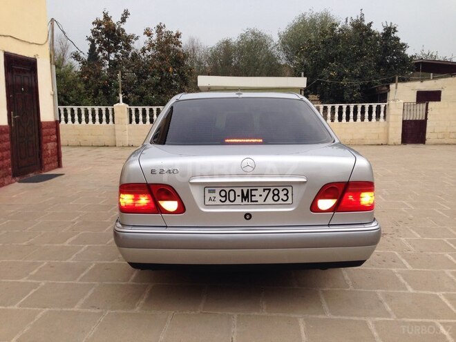 Mercedes E 240 1998, 209,000 km - 2.4 l - Salyan