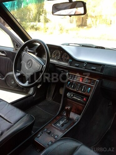 Mercedes E 280 1995, 215,000 km - 2.8 л - Bakı