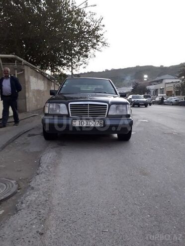 Mercedes E 220 1995, 240,000 km - 2.2 л - Bakı