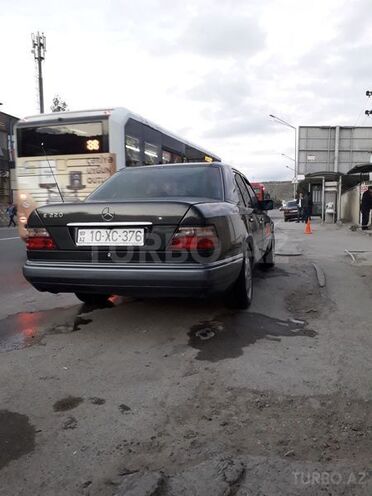 Mercedes E 220 1995, 240,000 km - 2.2 л - Bakı