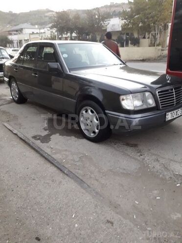 Mercedes E 220 1995, 240,000 km - 2.2 л - Bakı