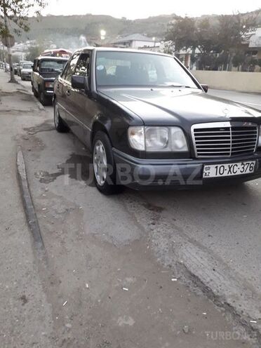 Mercedes E 220 1995, 240,000 km - 2.2 л - Bakı