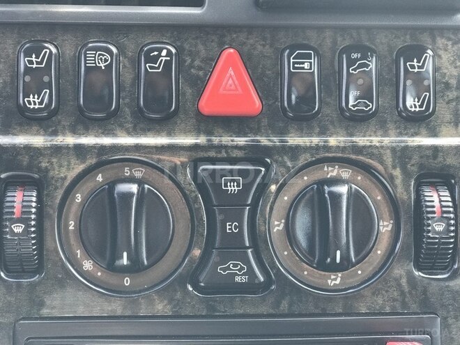 Mercedes E 220 2001, 285,200 km - 2.2 l - Bakı