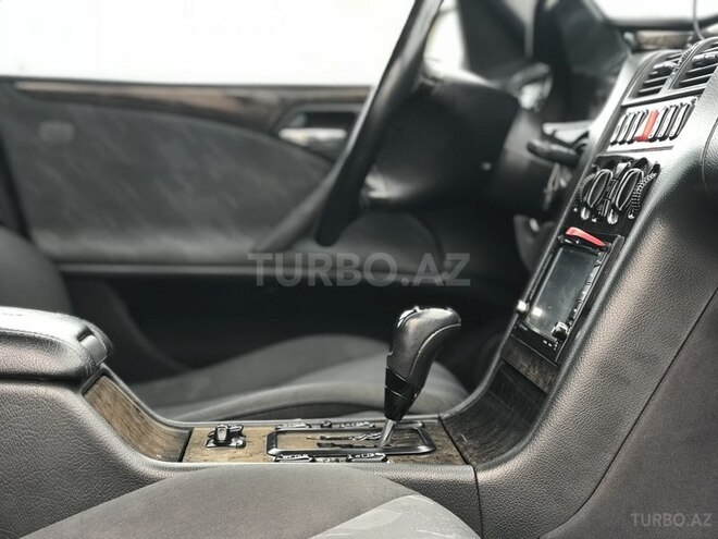 Mercedes E 220 2001, 285,200 km - 2.2 l - Bakı