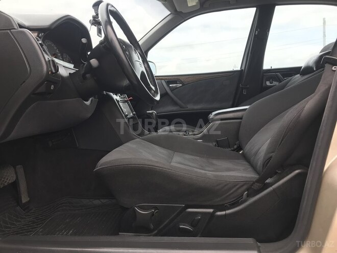 Mercedes E 220 2001, 285,200 km - 2.2 l - Bakı
