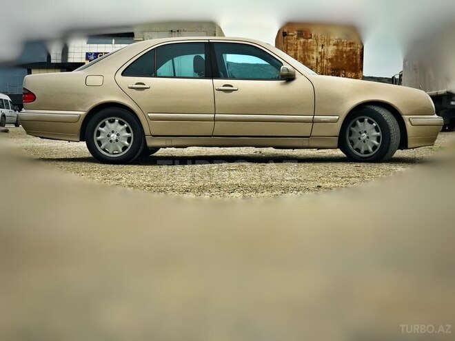 Mercedes E 220 2001, 285,200 km - 2.2 l - Bakı