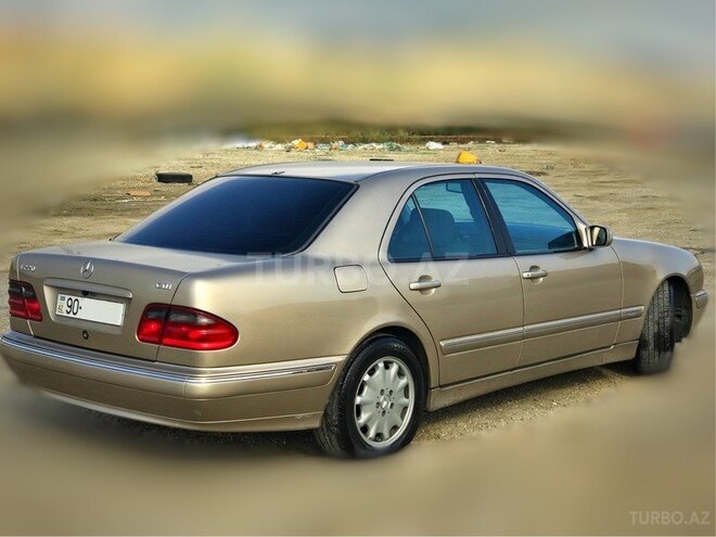 Mercedes E 220 2001, 285,200 km - 2.2 l - Bakı