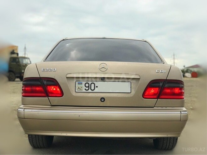 Mercedes E 220 2001, 285,200 km - 2.2 l - Bakı