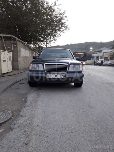 Mercedes E 220 1995, 240,000 km - 2.2 л - Bakı