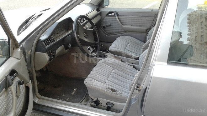 Mercedes E 200 1989, 196,278 km - 2.0 l - Bakı