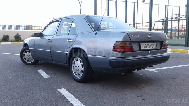 Mercedes E 200 1989, 196,278 km - 2.0 l - Bakı